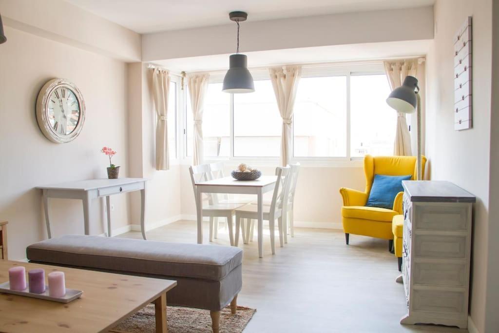 Lloret De Mar - Beachside Apartment - Free Parking - Limited Size Car מראה חיצוני תמונה