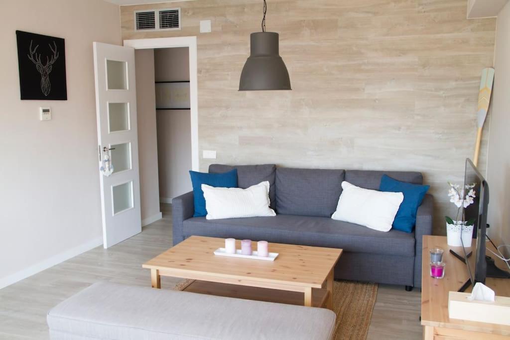 Lloret De Mar - Beachside Apartment - Free Parking - Limited Size Car מראה חיצוני תמונה
