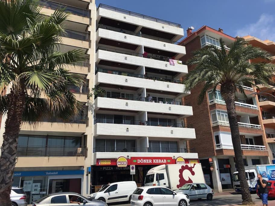 Lloret De Mar - Beachside Apartment - Free Parking - Limited Size Car מראה חיצוני תמונה